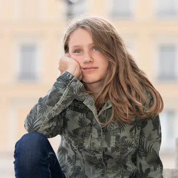 球迷使用手機查看世界盃資訊